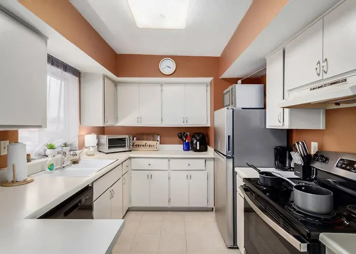 Apartment Stylish 2br With Gym, Pool And Hot Tub Access