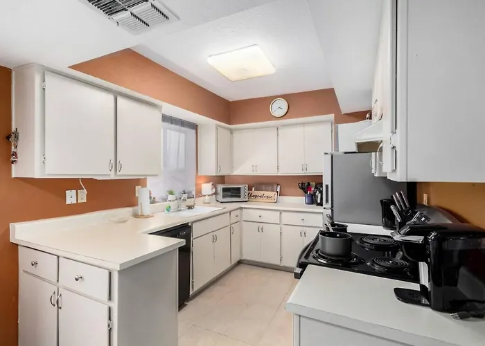 Apartment Stylish 2br With Gym, Pool And Hot Tub Access *