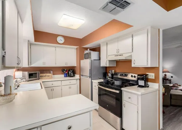 Apartment Stylish 2br With Gym, Pool And Hot Tub Access Phoenix
