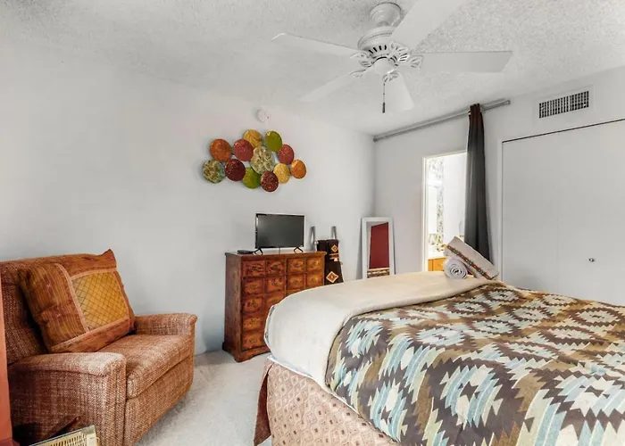 Stylish 2br With Gym, Pool And Hot Tub Access Apartment