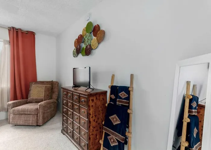 Stylish 2br With Gym, Pool And Hot Tub Access Apartament