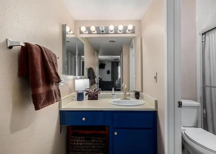 Apartment Stylish 2br With Gym, Pool And Hot Tub Access *